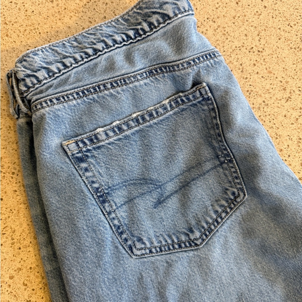 American Eagle Super High-Rise Baggy Jeans